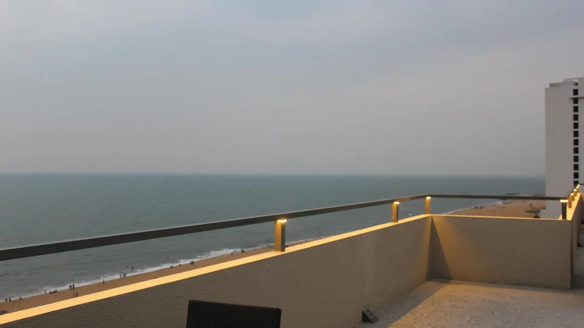 Airport Luxury Ocean Condos Negombo